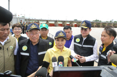 สกจ.ร่วมต้อนรับการลงพื้นที่ตรวจติดตามสถานการณ์อุทกภัยในพื้นที่จังหวัดชัยนาท ของคณะ รมต.กษ ... พารามิเตอร์รูปภาพ 1
