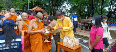 ร่วมกิจกรรมประเพณีตักบาตรเทโว จังหวัดชัยนาท พารามิเตอร์รูปภาพ 1